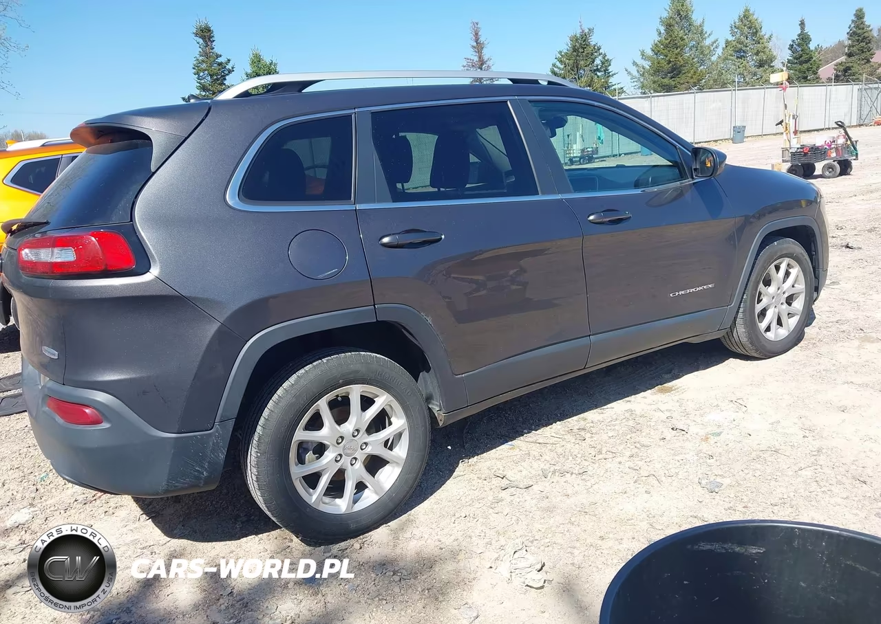 2016 Jeep Cherokee Latitude VIN:1C4PJLCB0GW216397 - 4