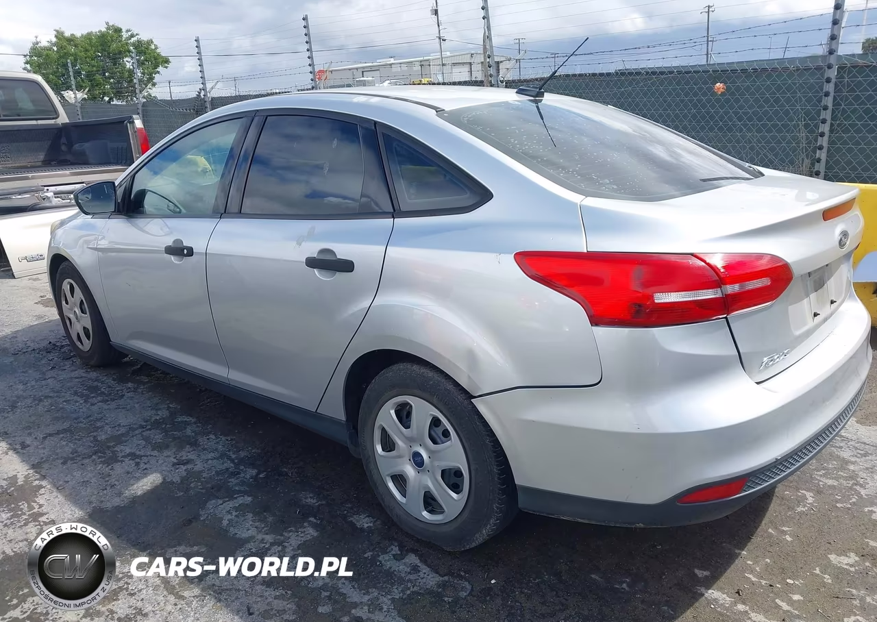 2017 Ford Focus S VIN:1FADP3E21HL314880 - 3
