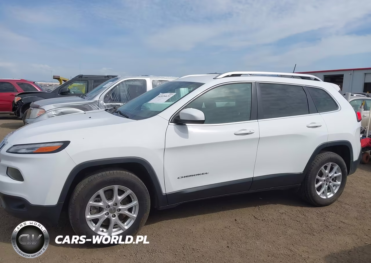 2018 Jeep Cherokee Latitude Plus 4X4 VIN:1C4PJMLBXJD583459 - 15