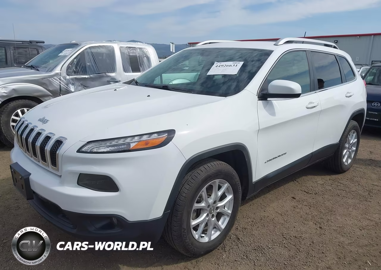2018 Jeep Cherokee Latitude Plus 4X4 VIN:1C4PJMLBXJD583459 - 2