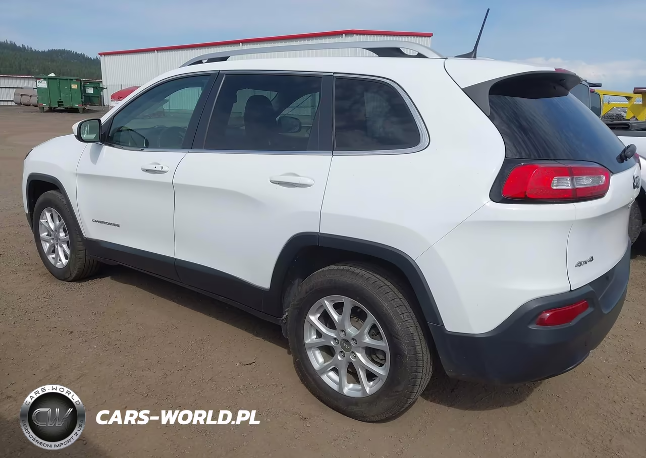2018 Jeep Cherokee Latitude Plus 4X4 VIN:1C4PJMLBXJD583459 - 3