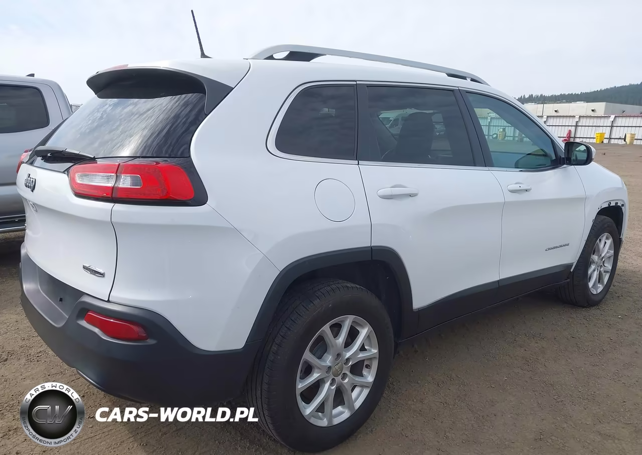 2018 Jeep Cherokee Latitude Plus 4X4 VIN:1C4PJMLBXJD583459 - 4