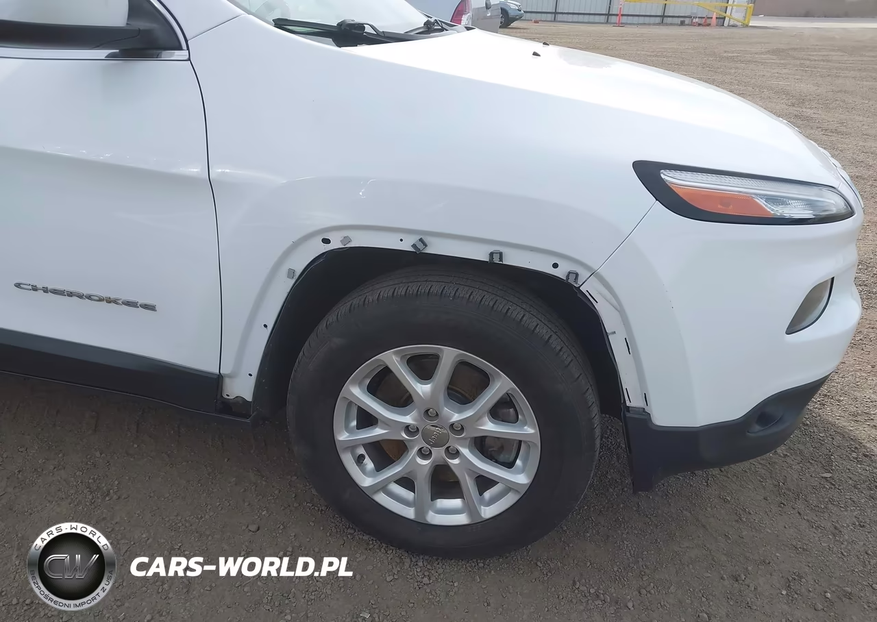 2018 Jeep Cherokee Latitude Plus 4X4 VIN:1C4PJMLBXJD583459 - 6