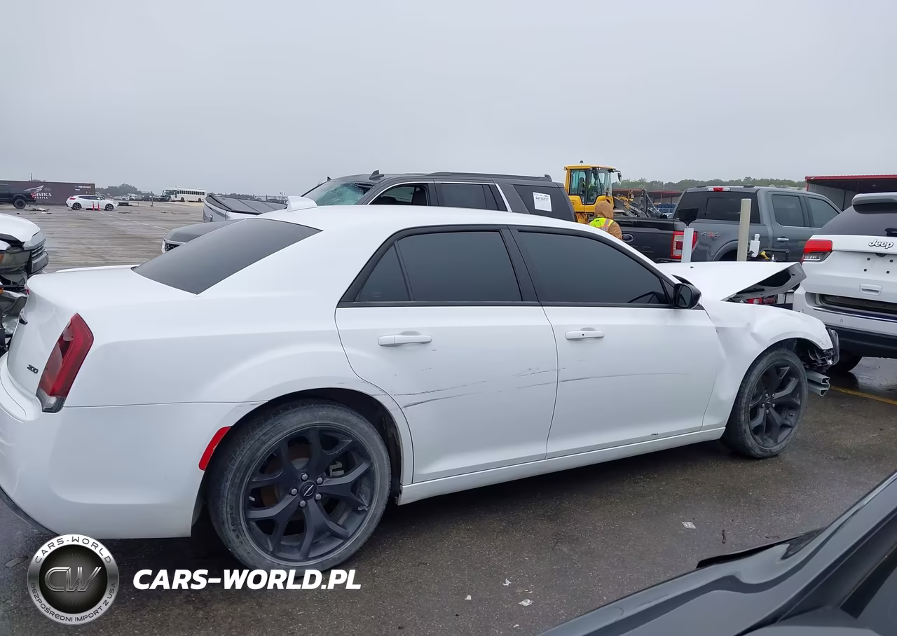 2023 Chrysler 300 Touring VIN:2C3CCAAGXPH676746 - 14