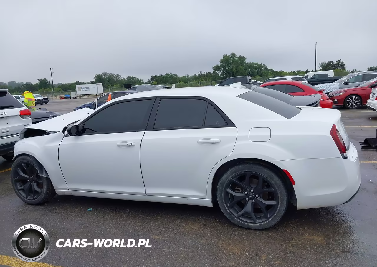 2023 Chrysler 300 Touring VIN:2C3CCAAGXPH676746 - 15