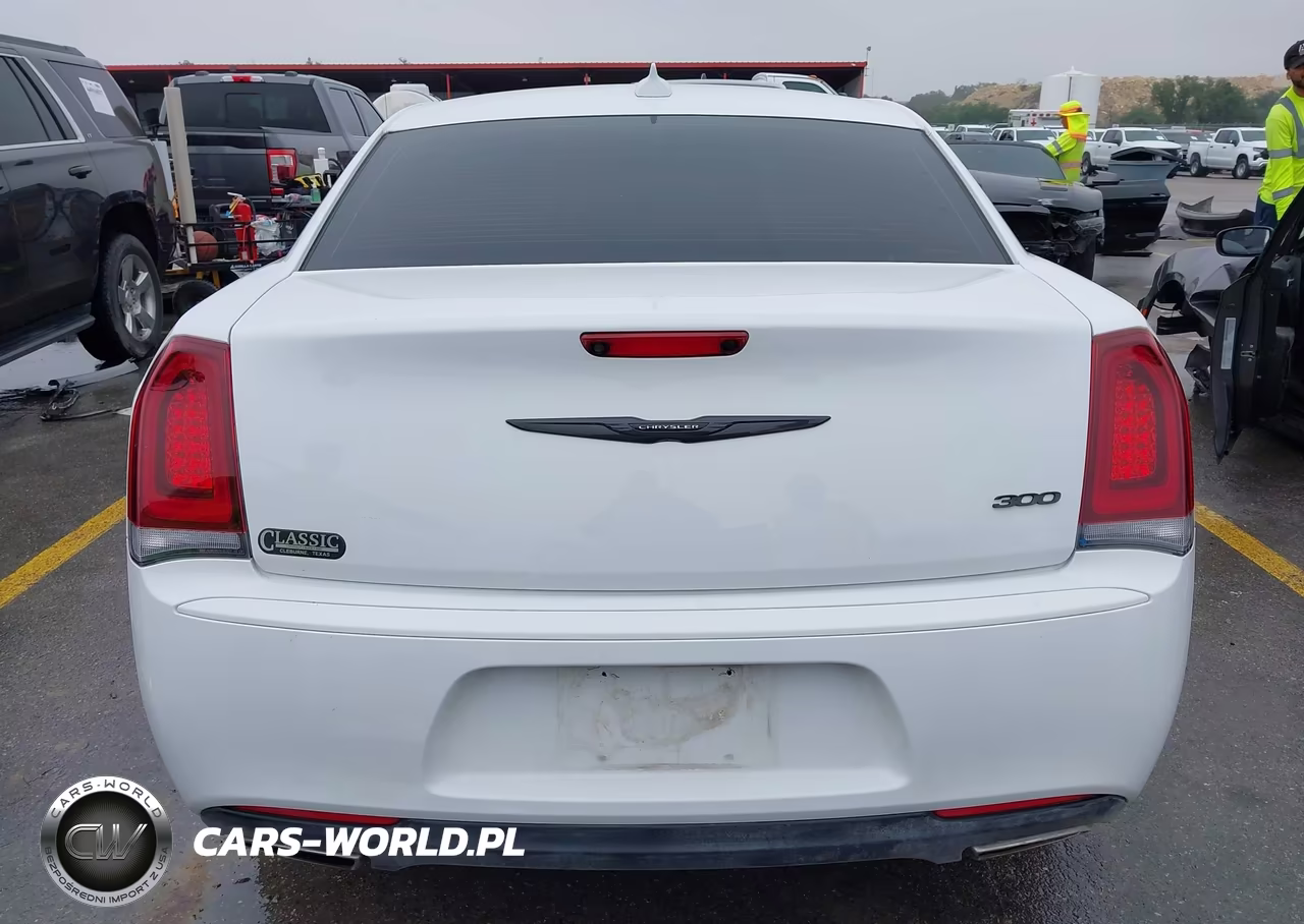 2023 Chrysler 300 Touring VIN:2C3CCAAGXPH676746 - 17