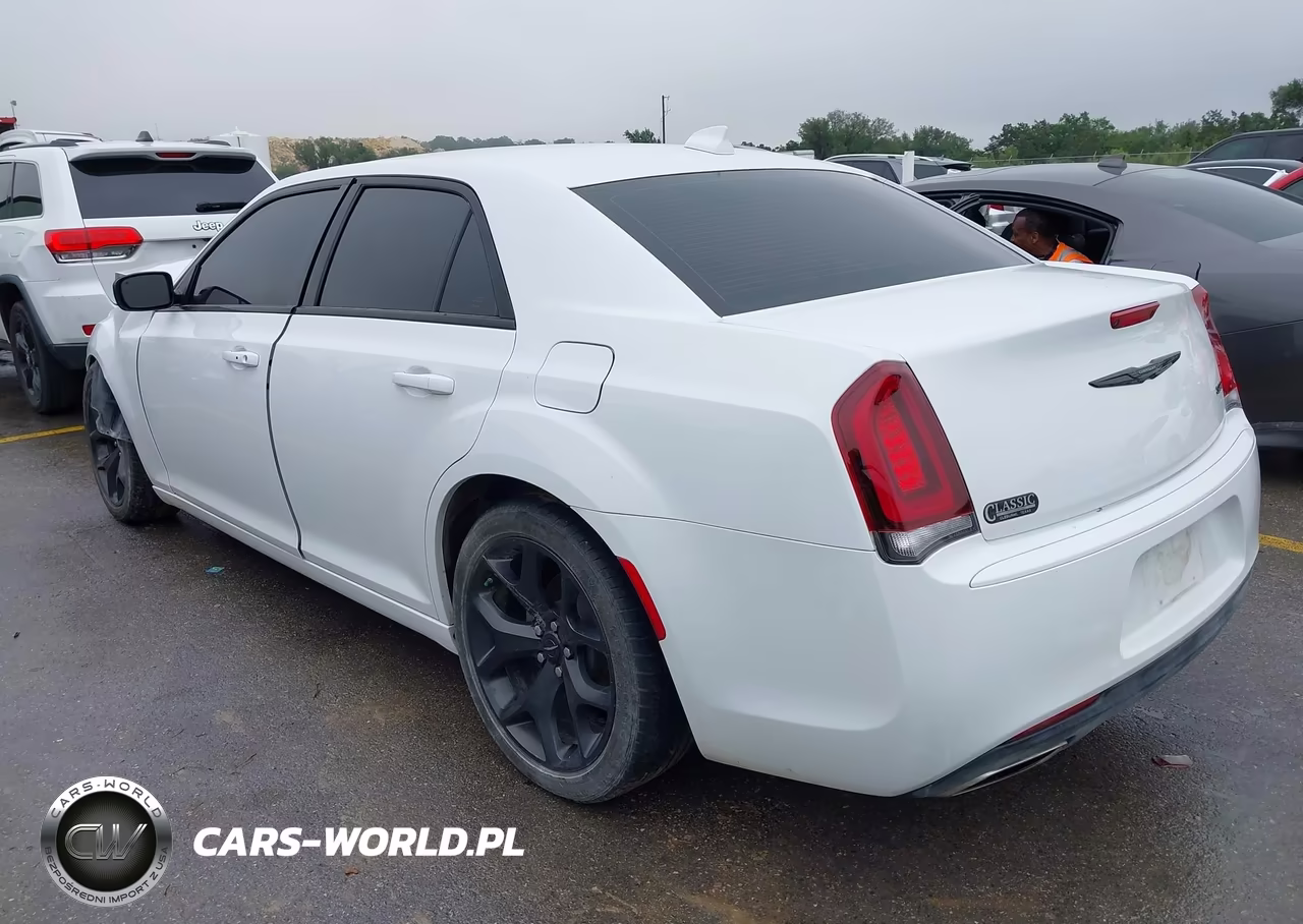 2023 Chrysler 300 Touring VIN:2C3CCAAGXPH676746 - 3