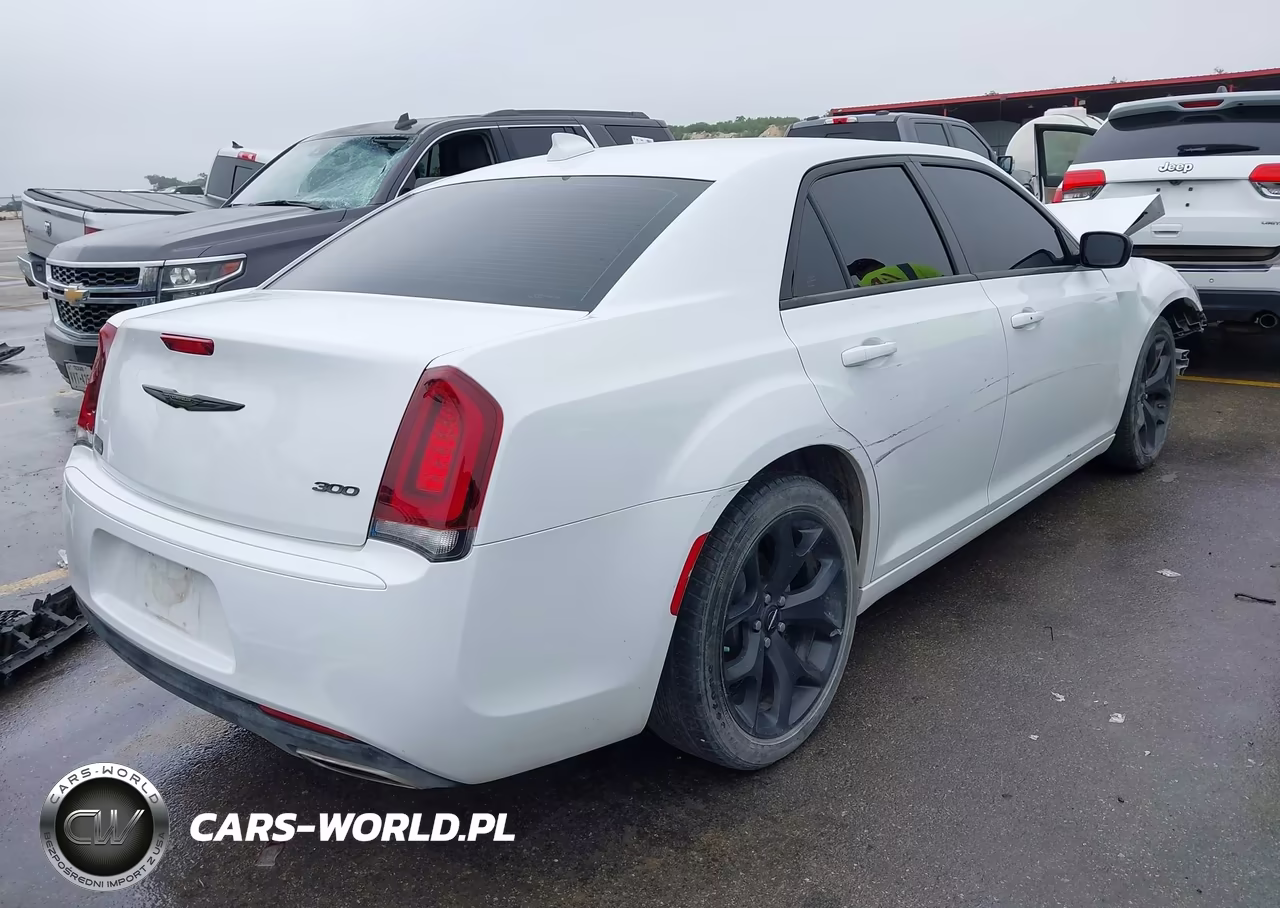 2023 Chrysler 300 Touring VIN:2C3CCAAGXPH676746 - 4
