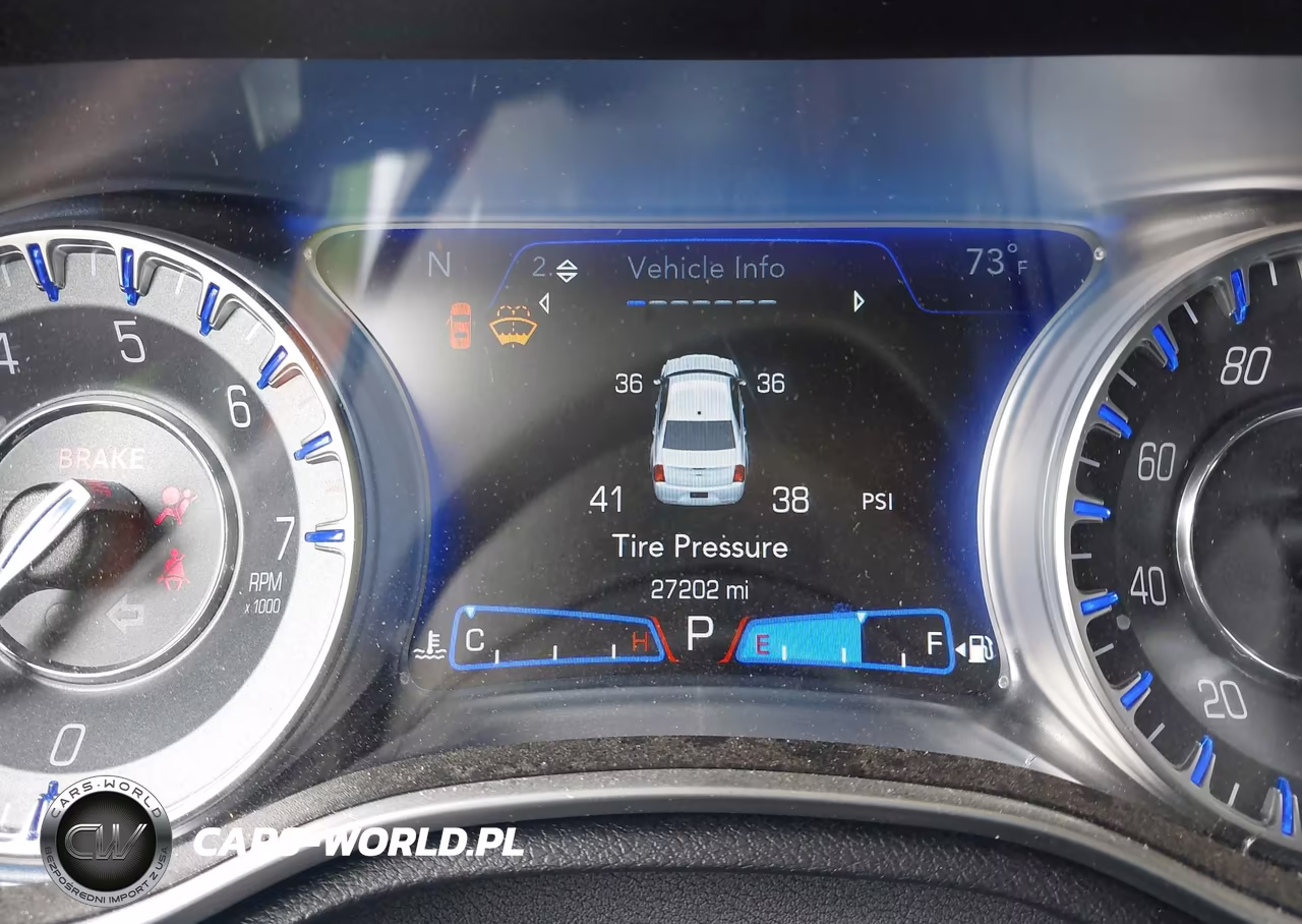 2023 Chrysler 300 Touring VIN:2C3CCAAGXPH676746 - 7