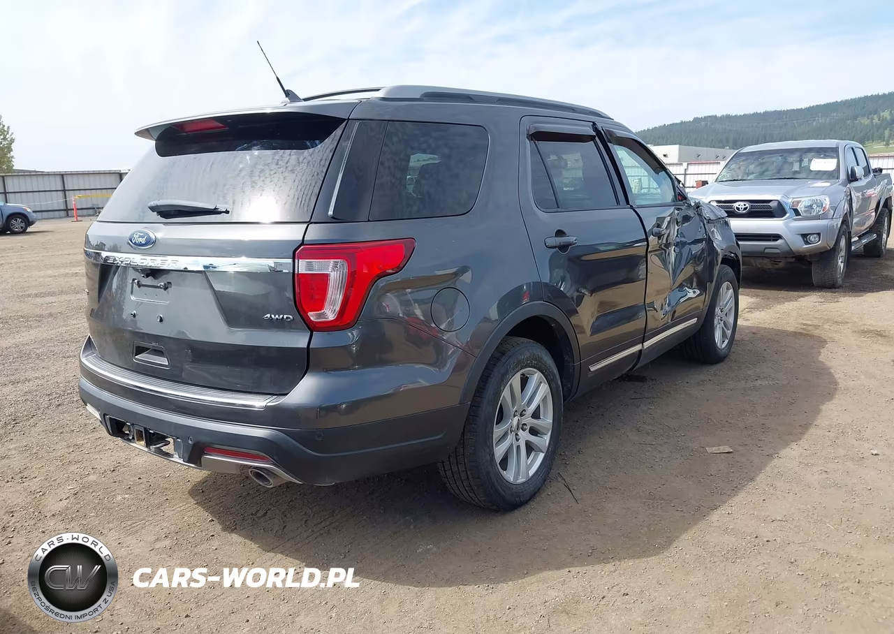 2018 Ford Explorer Xlt VIN:1FM5K8D87JGA89083 - 4