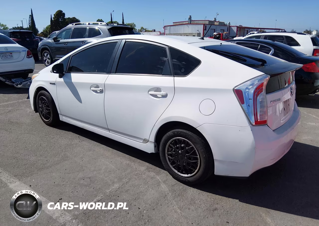 2013 Toyota Prius Two VIN:JTDKN3DU2D5617062 - 3