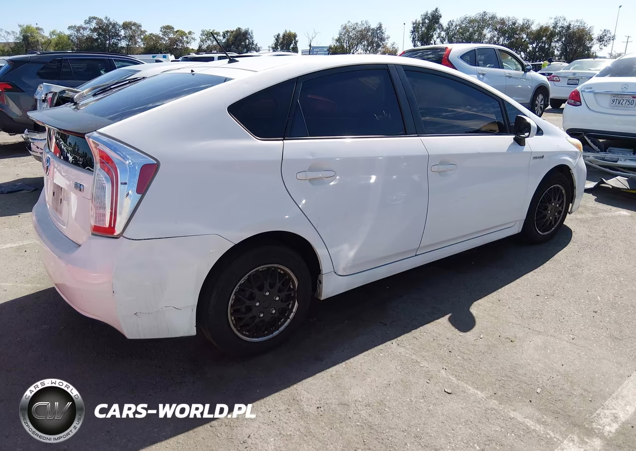 2013 Toyota Prius Two VIN:JTDKN3DU2D5617062 - 4
