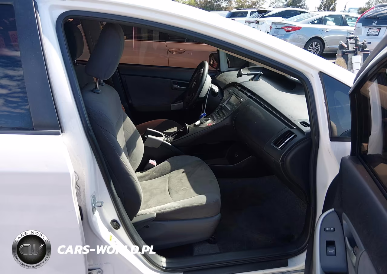 2013 Toyota Prius Two VIN:JTDKN3DU2D5617062 - 5