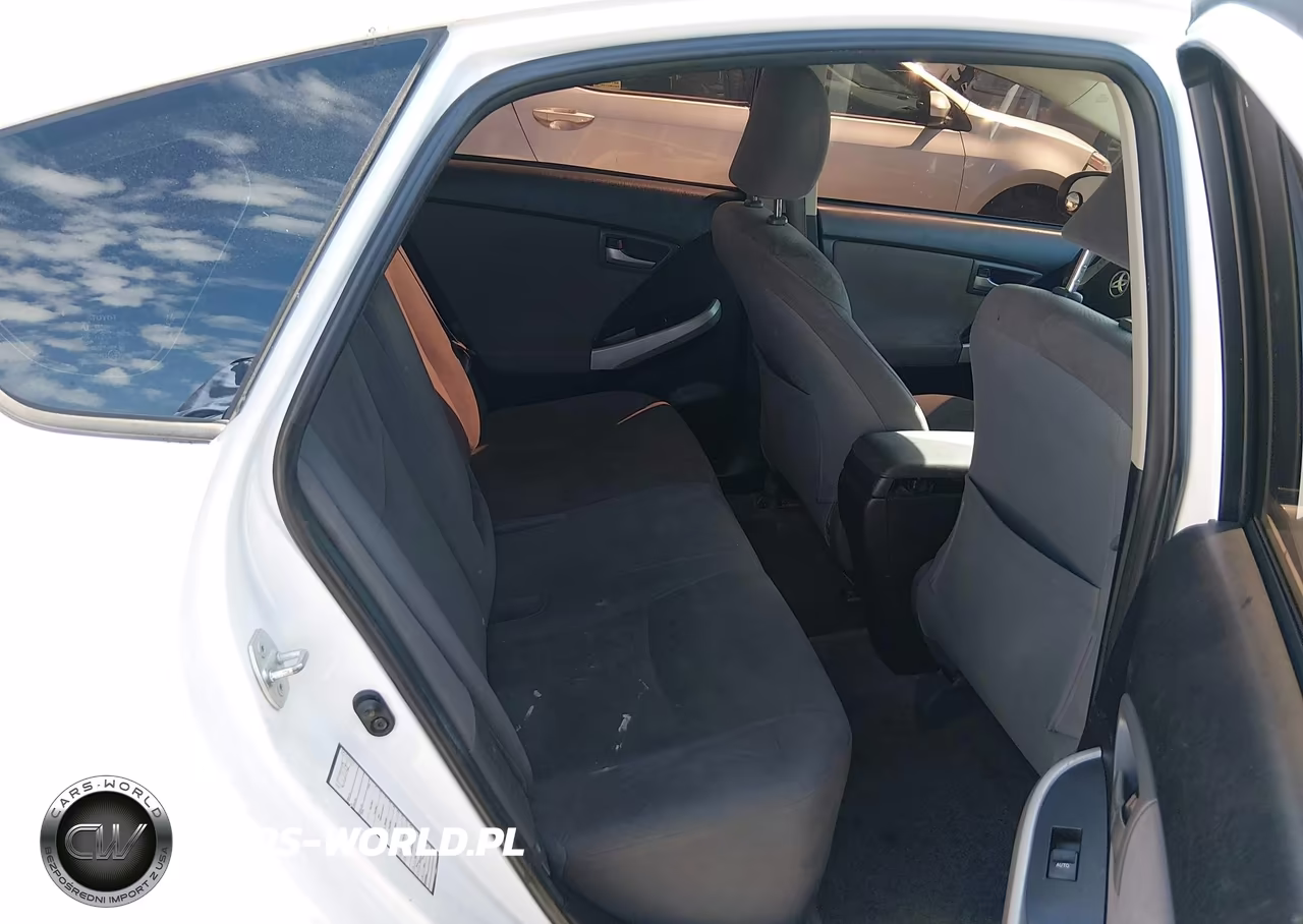 2013 Toyota Prius Two VIN:JTDKN3DU2D5617062 - 8