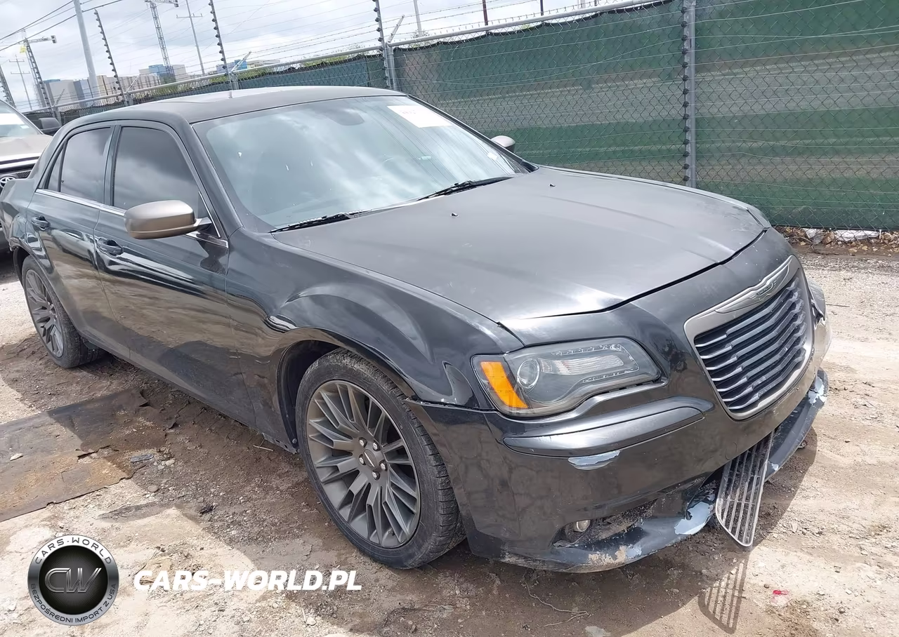 2013 Chrysler 300C John Varvatos Limited Edition – zdjęcie 1 z 17