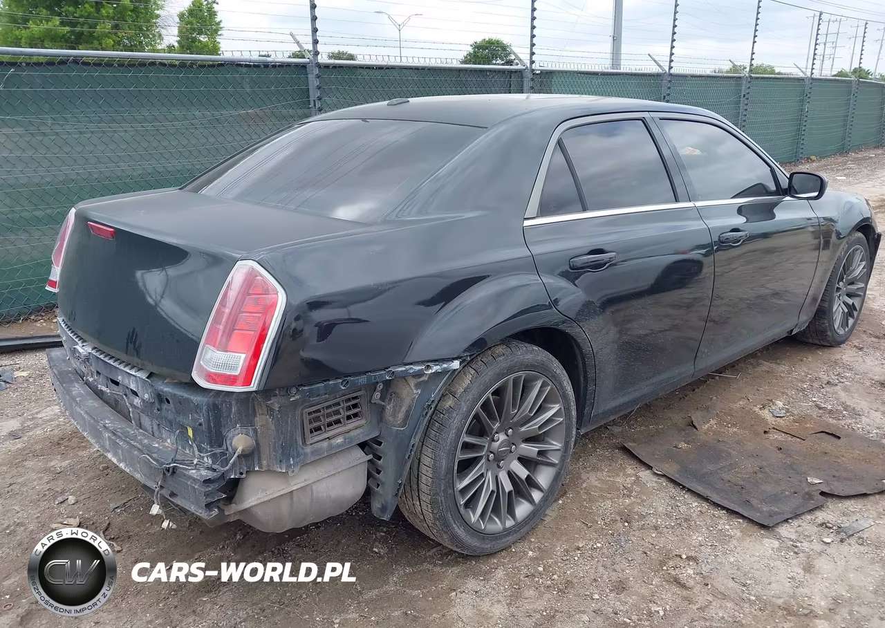 2013 Chrysler 300C John Varvatos Limited Edition VIN:2C3CCADT1DH691558 - 4