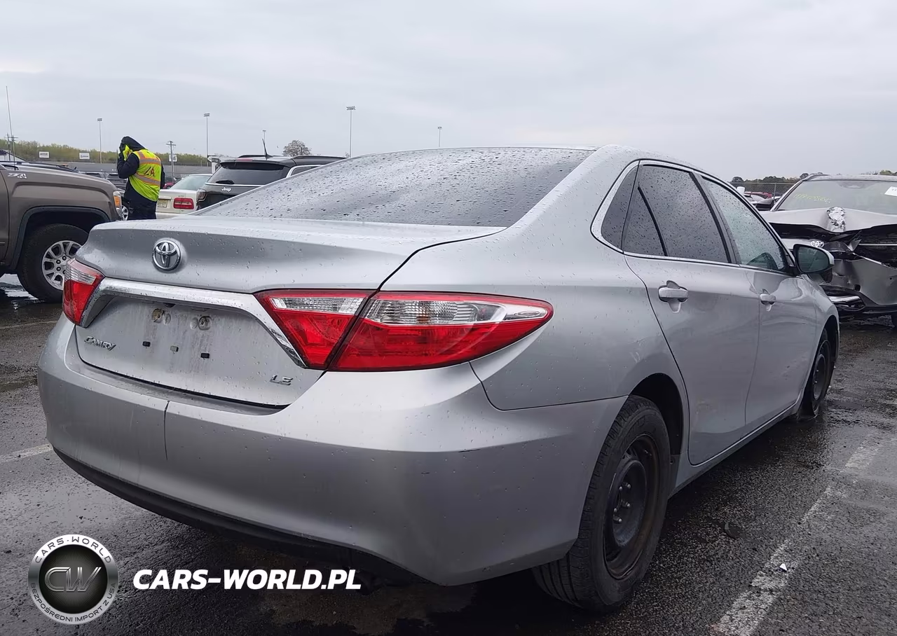 2015 Toyota Camry Le VIN:4T4BF1FK5FR458366 - 4