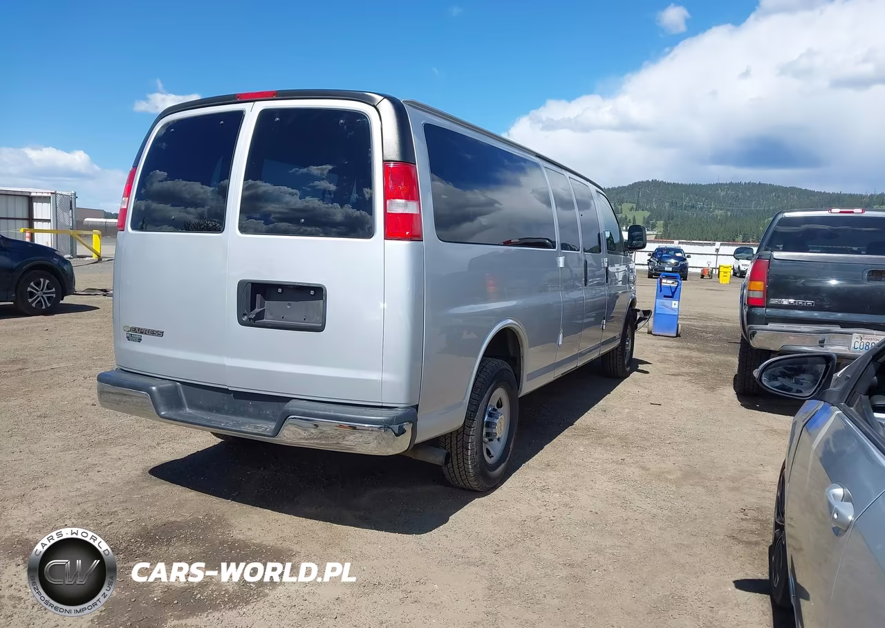 2018 Chevrolet Express 3500 Lt VIN:1GAZGPFG0J1299641 - 4