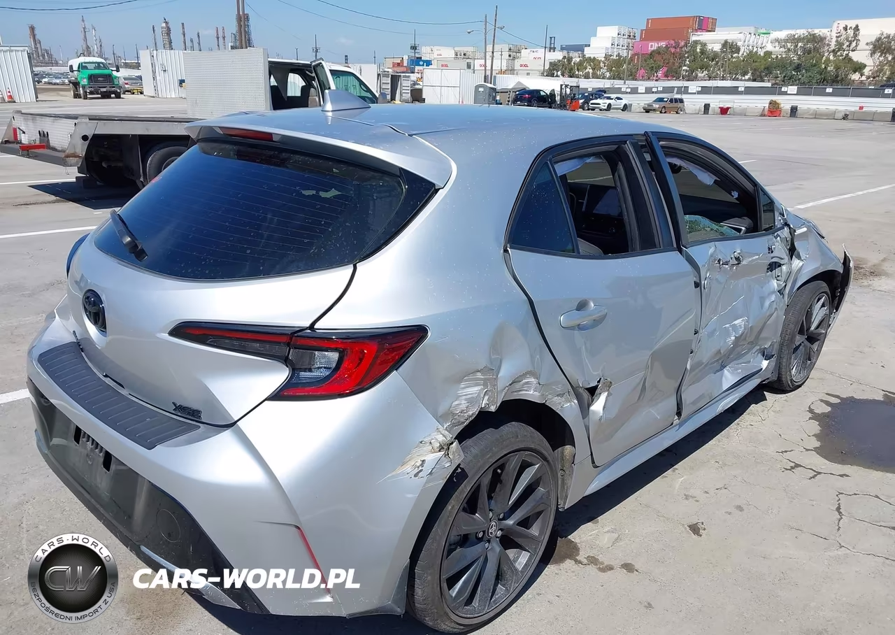 2025 Toyota Corolla Xse VIN:JTNC4MBE1S3241919 - 4