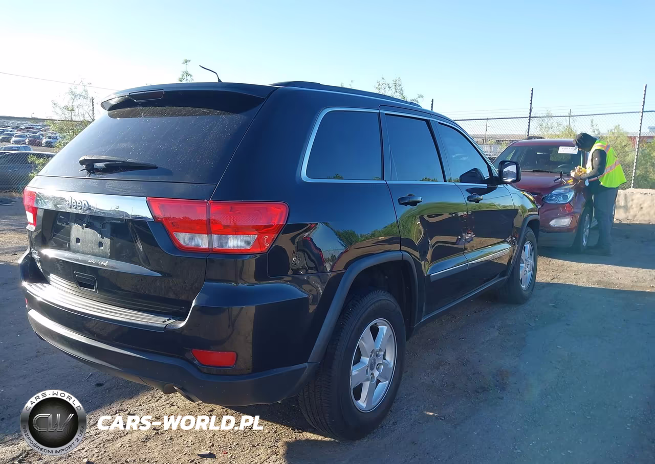 2013 Jeep Grand Cherokee Laredo VIN:1C4RJFAG8DC501886 - 4