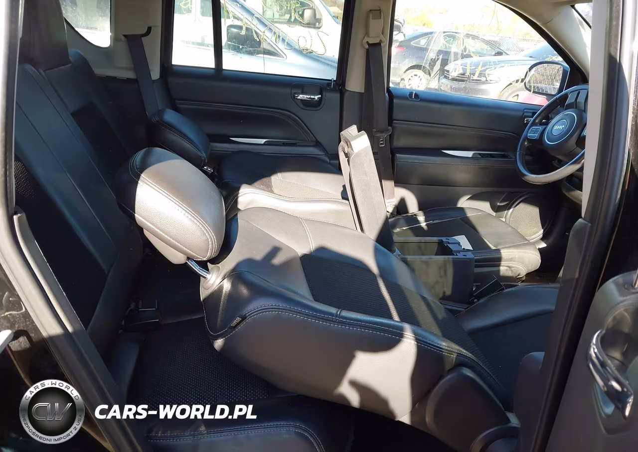 2014 Jeep Compass Latitude VIN:1C4NJDEB2ED644930 - 8