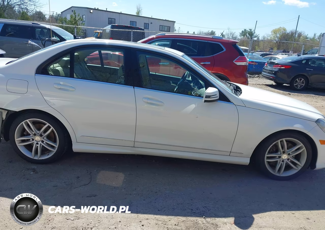 2013 Mercedes-Benz C 300 Sport 4Matic VIN:WDDGF8AB0DG085033 - 13