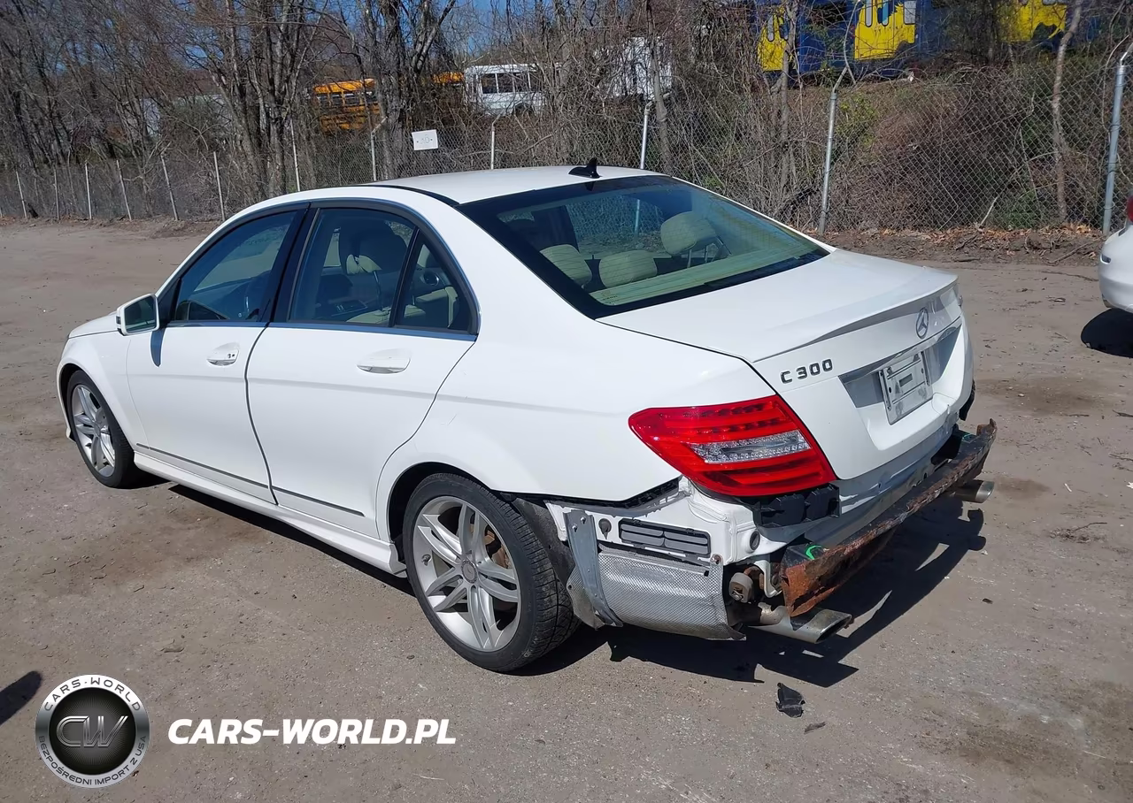 2013 Mercedes-Benz C 300 Sport 4Matic VIN:WDDGF8AB0DG085033 - 3