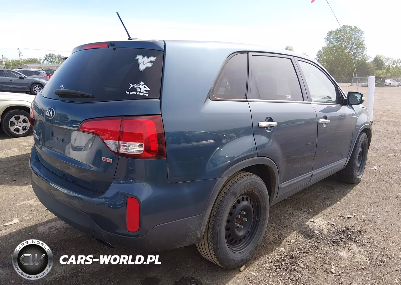 2014 Kia Sorento Lx VIN:5XYKT3A68EG510764 - 4