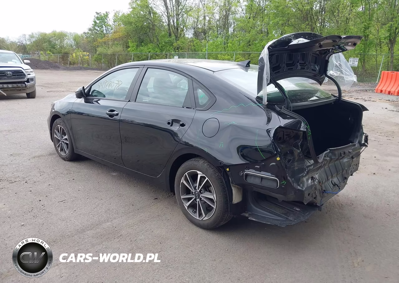 2023 Kia Forte Lxs VIN:3KPF24AD2PE662029 - 3
