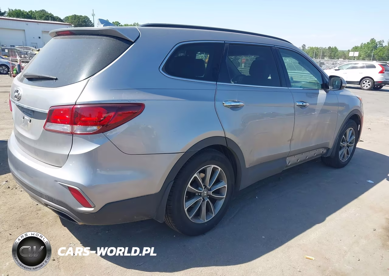 2018 Hyundai Santa Fe Se VIN:KM8SN4HF0JU266442 - 4