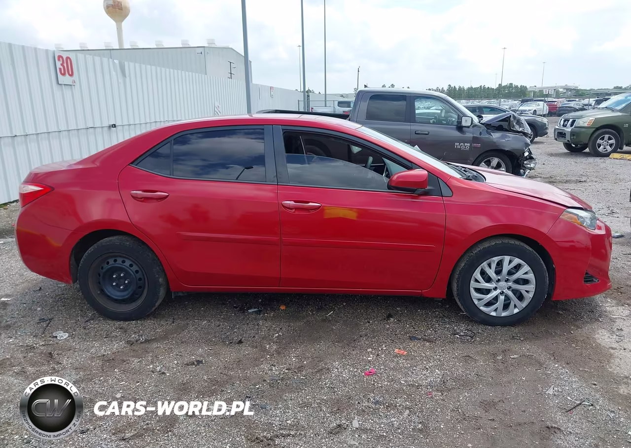 2018 Toyota Corolla Le VIN:5YFBURHEXJP771137 - 14