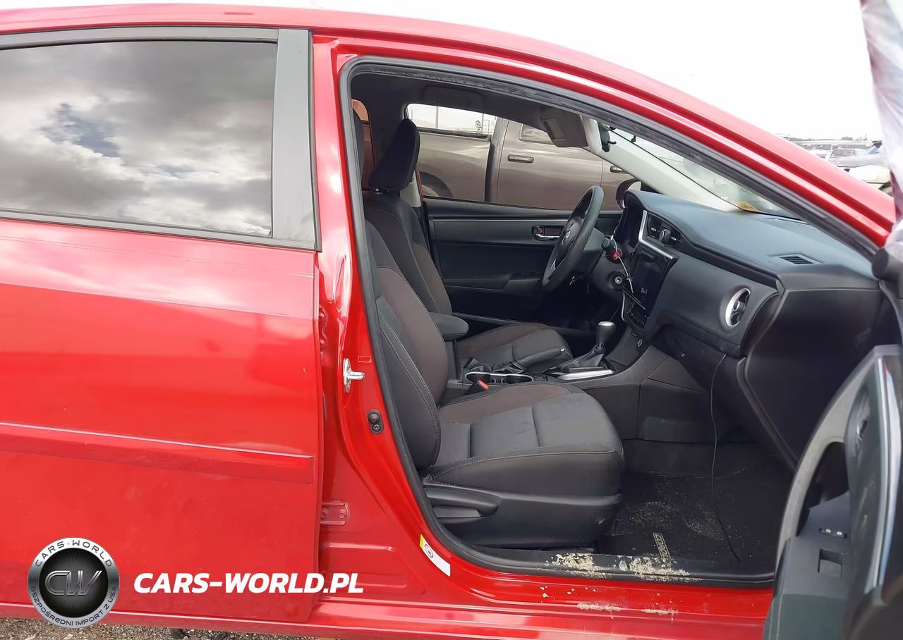 2018 Toyota Corolla Le VIN:5YFBURHEXJP771137 - 5