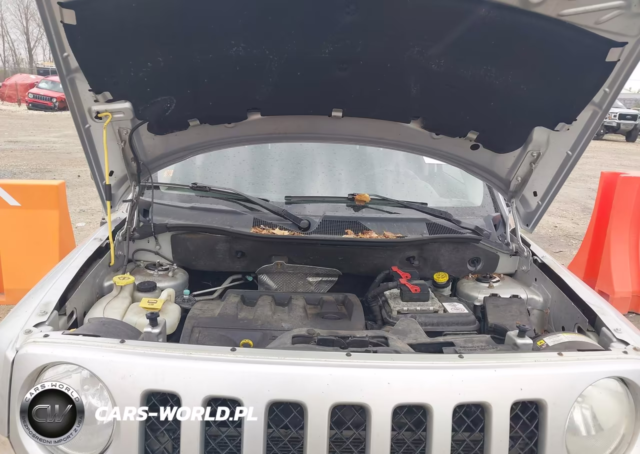 2012 Jeep Patriot Latitude VIN:1C4NJRFB1CD594921 - 10