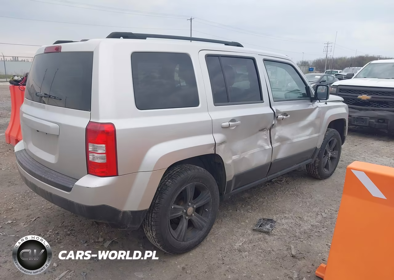 2012 Jeep Patriot Latitude VIN:1C4NJRFB1CD594921 - 4
