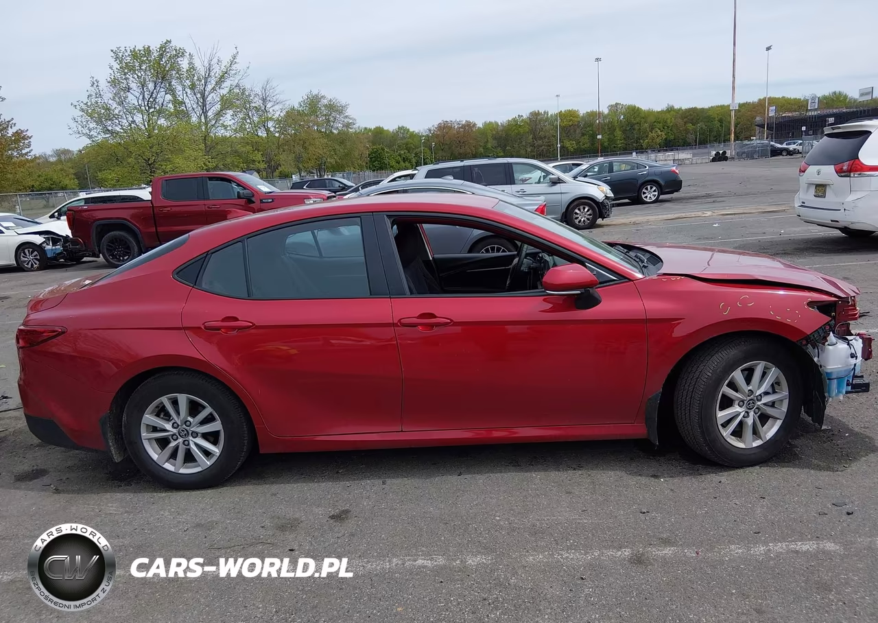 2025 Toyota Camry Le VIN:4T1DAACK0SU079808 - 13