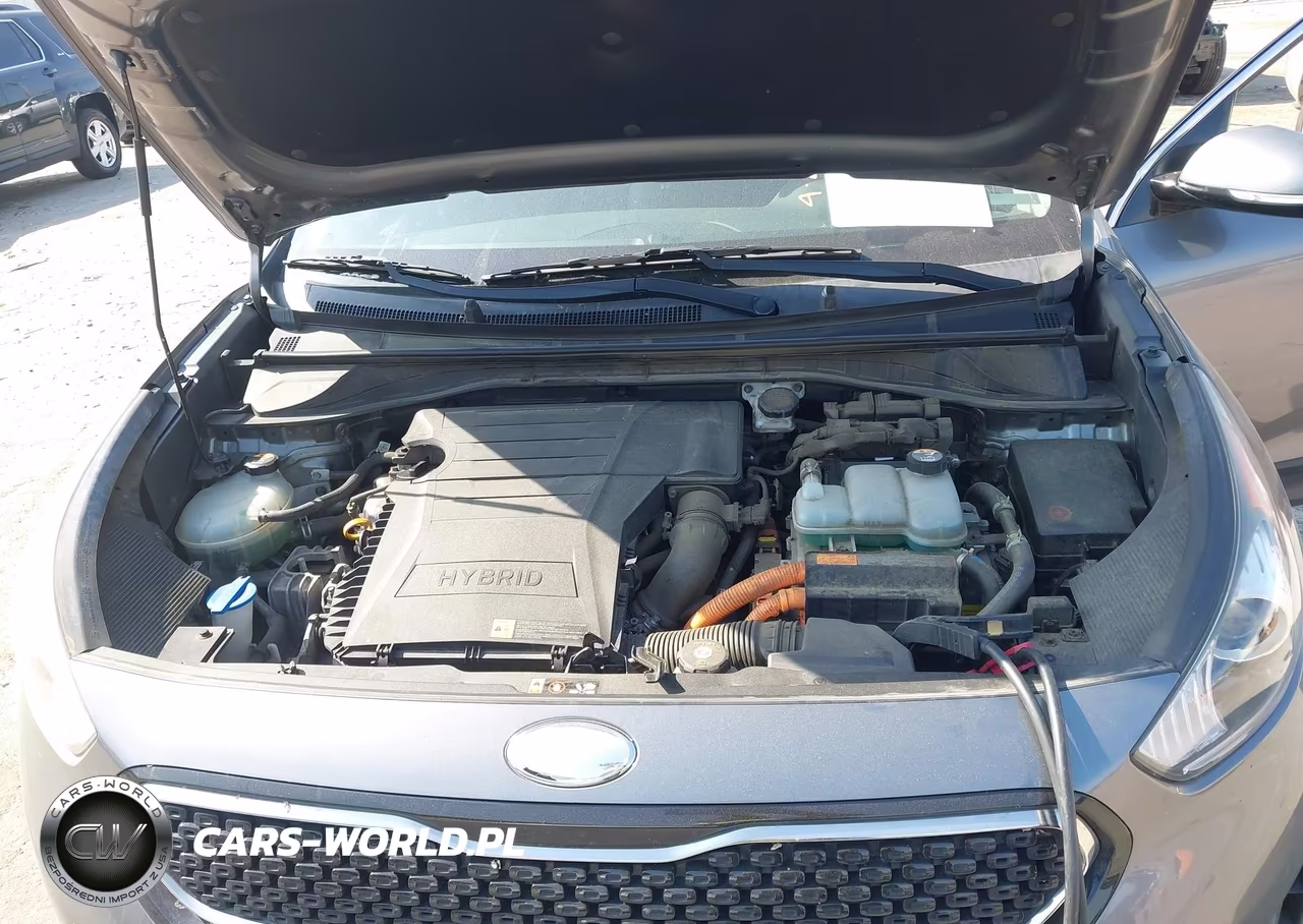 2018 Kia Niro Touring VIN:KNDCE3LCXJ5120558 - 10