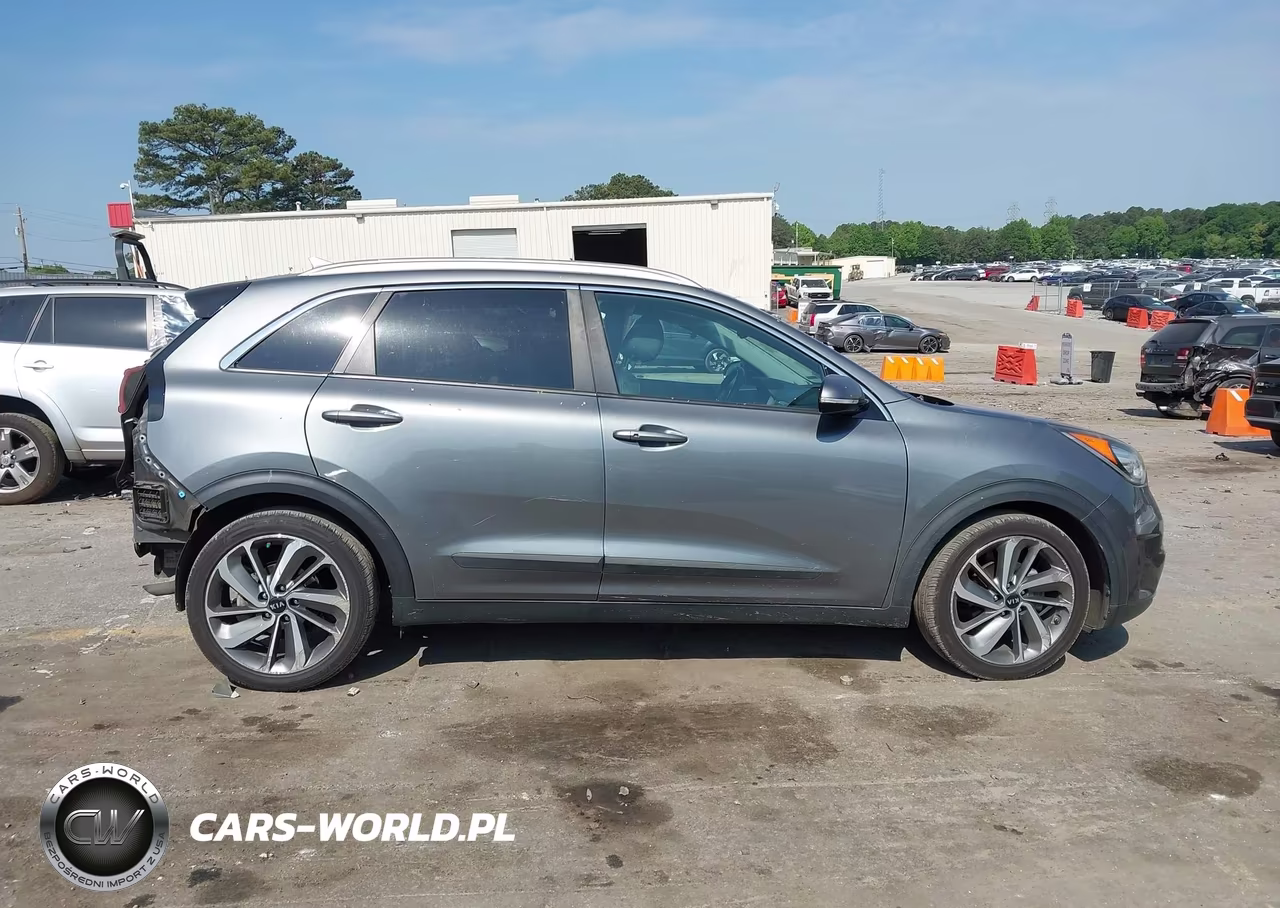 2018 Kia Niro Touring VIN:KNDCE3LCXJ5120558 - 13