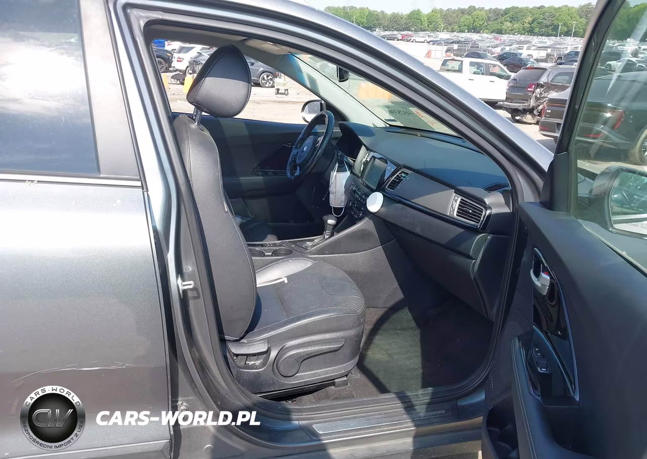 2018 Kia Niro Touring VIN:KNDCE3LCXJ5120558 - 5