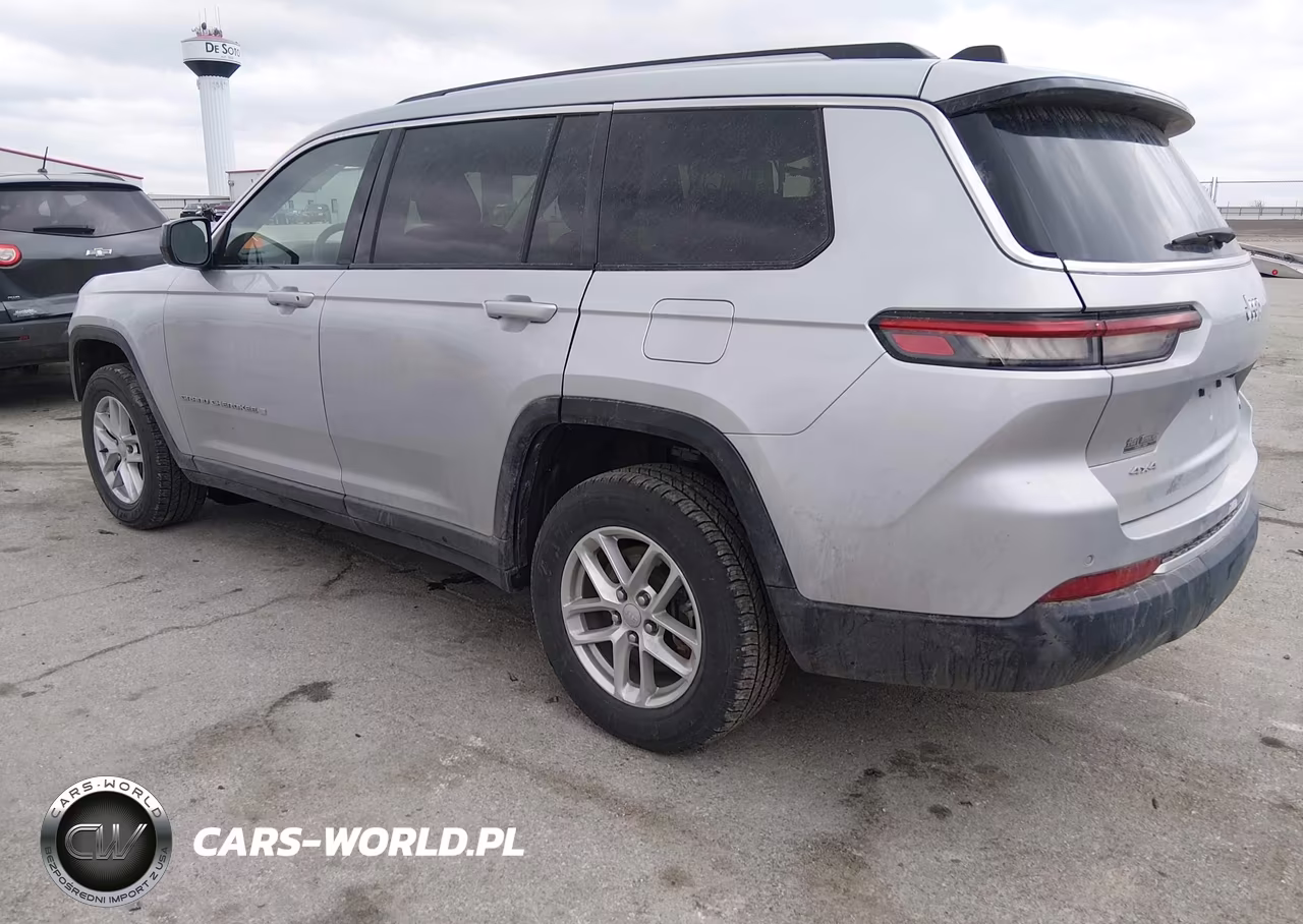 2023 Jeep Grand Cherokee L Laredo 4X4 VIN:1C4RJKAGXP8807858 - 3