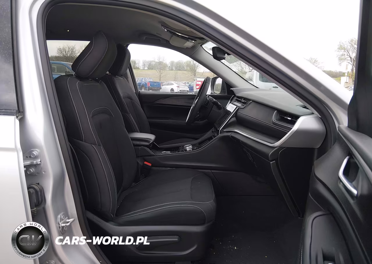 2023 Jeep Grand Cherokee L Laredo 4X4 VIN:1C4RJKAGXP8807858 - 5