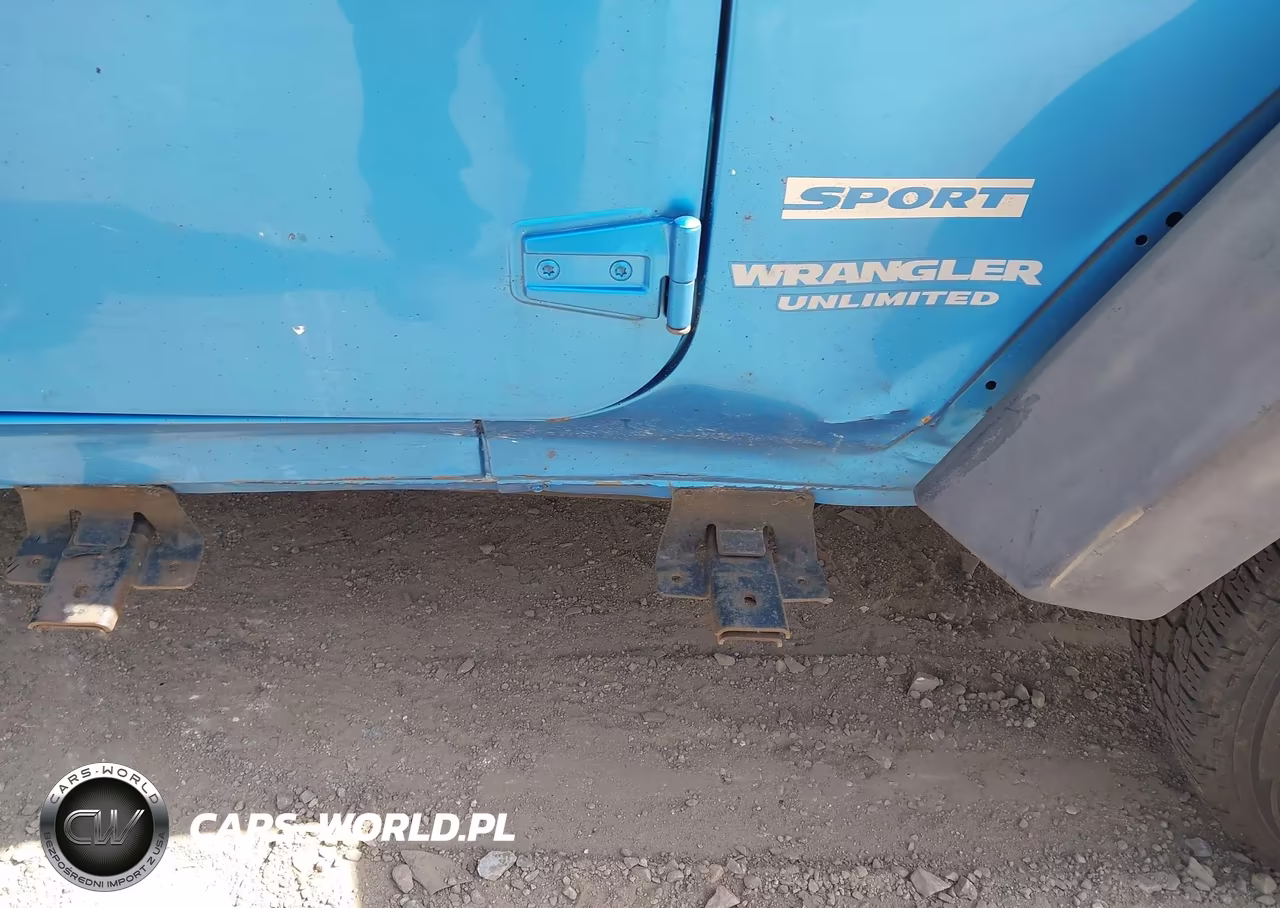 2010 Jeep Wrangler Unlimited Sport VIN:1J4BB3H10AL108128 - 12