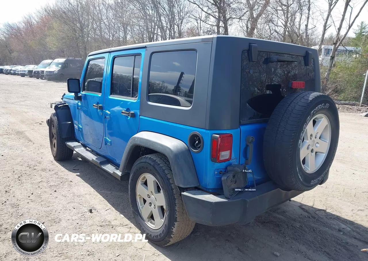 2010 Jeep Wrangler Unlimited Sport VIN:1J4BB3H10AL108128 - 3