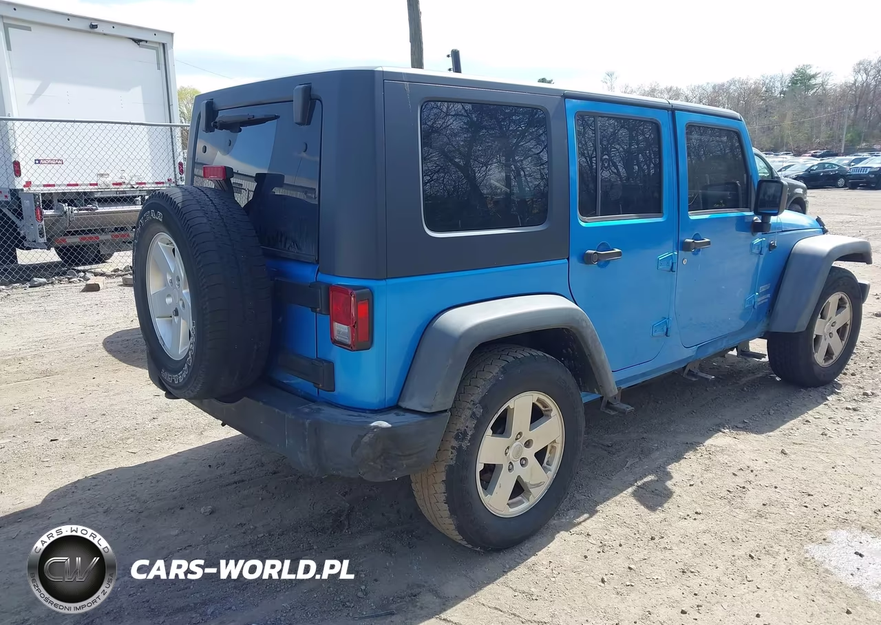 2010 Jeep Wrangler Unlimited Sport VIN:1J4BB3H10AL108128 - 4