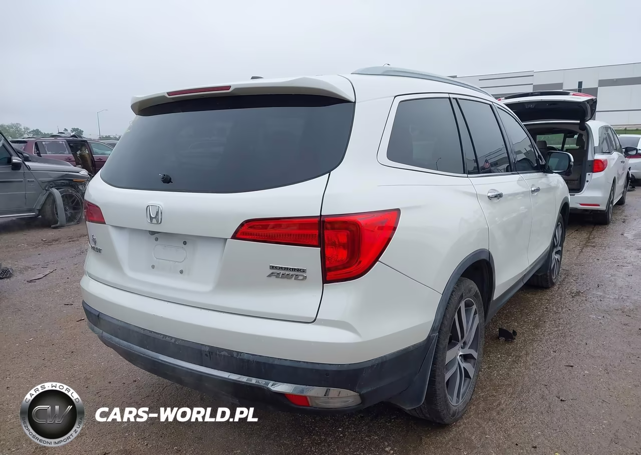 2017 Honda Pilot Touring VIN:5FNYF6H99HB013608 - 4