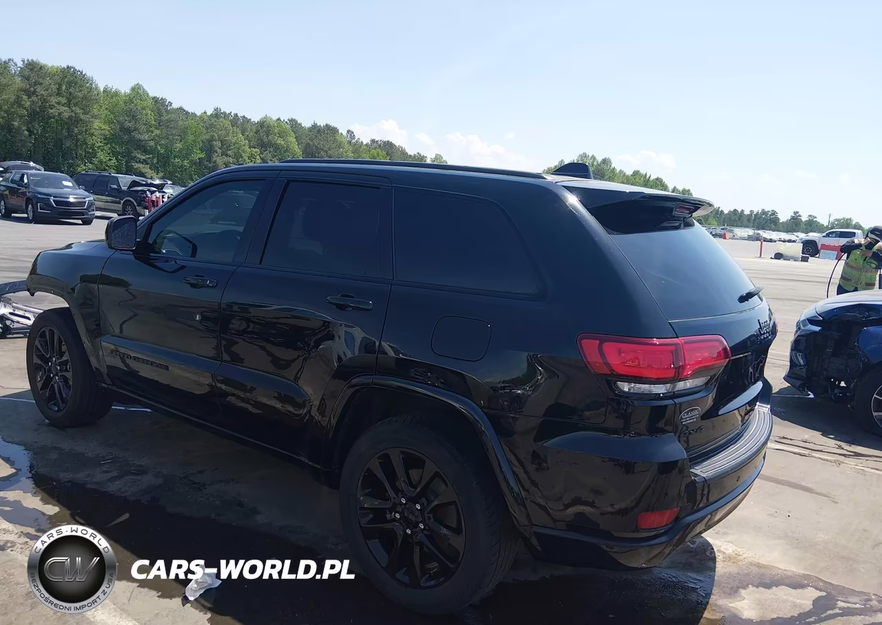 2019 Jeep Grand Cherokee Altitude 4X4 VIN:1C4RJFAG1KC772253 - 3