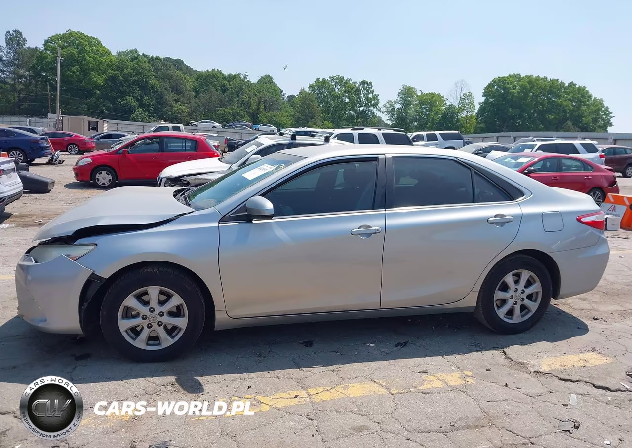 2015 Toyota Camry Le VIN:4T1BF1FK4FU943625 - 14