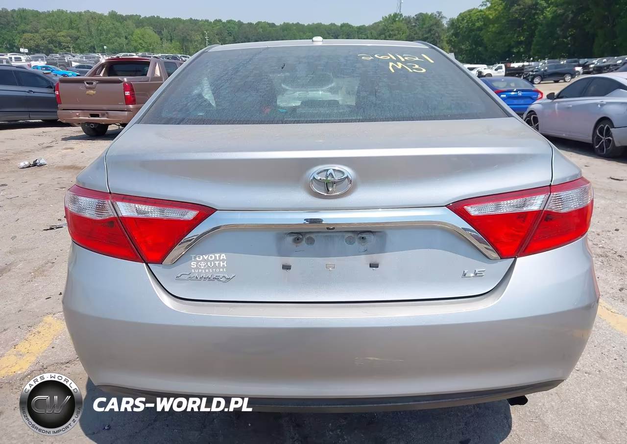 2015 Toyota Camry Le VIN:4T1BF1FK4FU943625 - 16