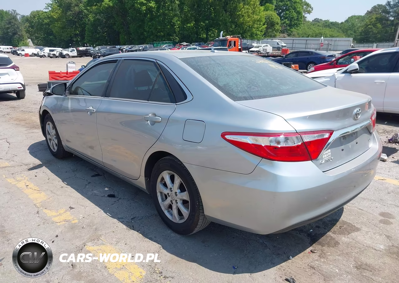 2015 Toyota Camry Le VIN:4T1BF1FK4FU943625 - 3