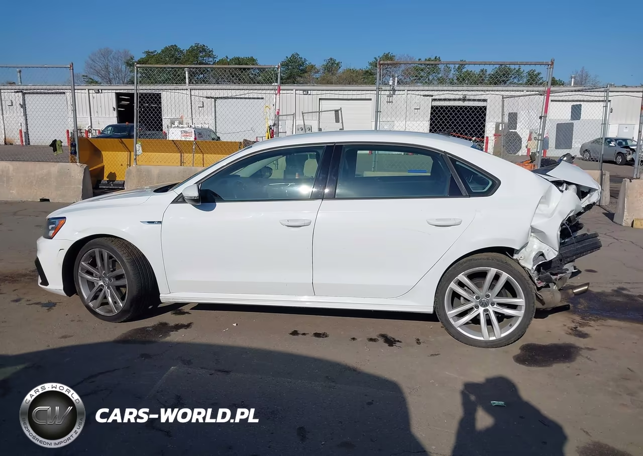 2018 Volkswagen Passat 2.0T R-Line-2.0T S VIN:1VWAA7A36JC030250 - 13