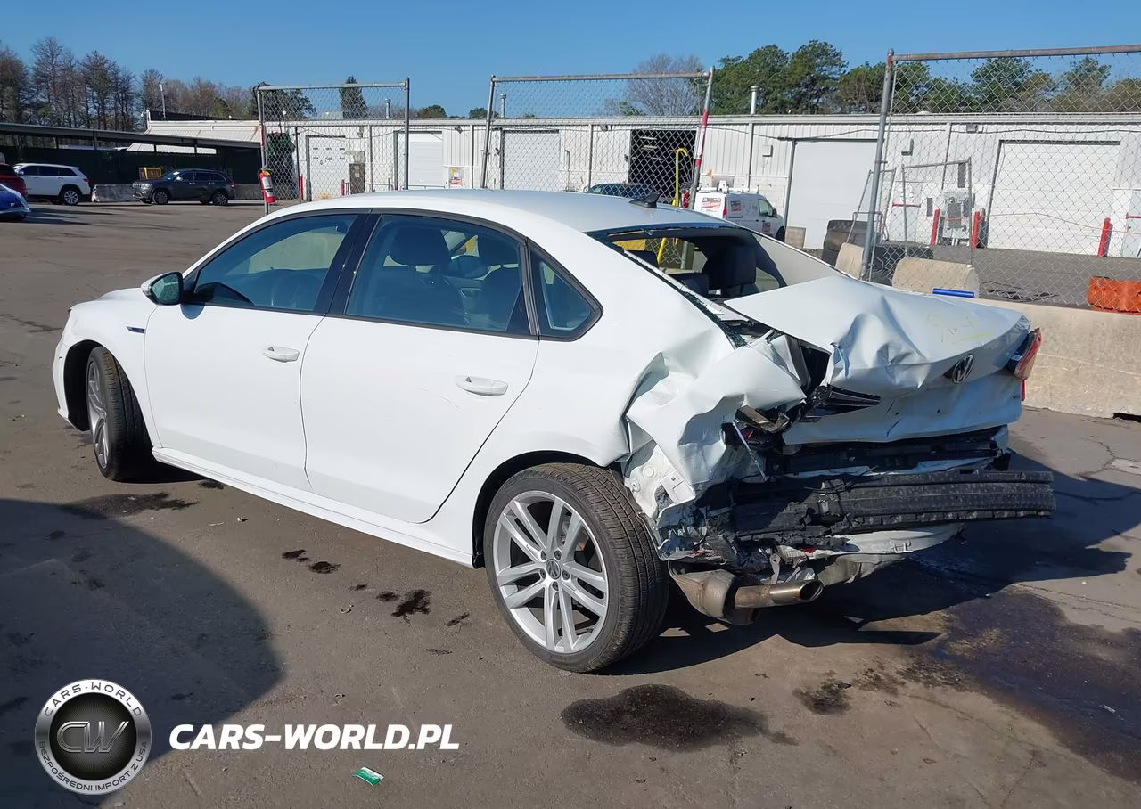 2018 Volkswagen Passat 2.0T R-Line-2.0T S VIN:1VWAA7A36JC030250 - 3